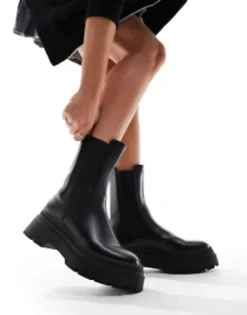 Bershka Cleated Sole Chunky Chelsea Boots In