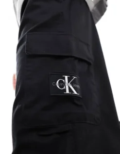 Calvin Klein Jeans Essential Regular Cargo Pants In Black