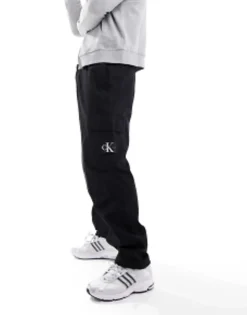Calvin Klein Jeans Essential Regular Cargo Pants In Black