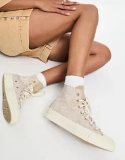 Converse Chuck 70 Hi Trainers With Swirl Print In Beige