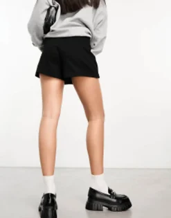 Design Clean Angled Hem Skort In