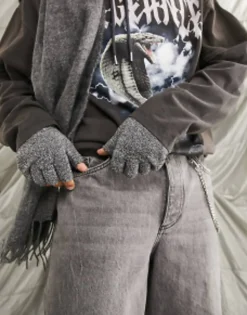 Design Fingerless Gloves In And White