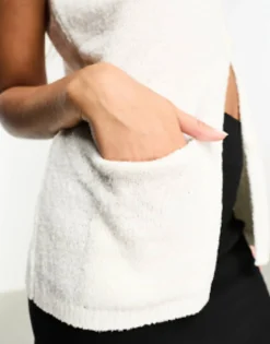 Design Knitted Waistcoat With Pockets In