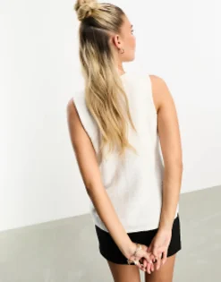 Design Knitted Waistcoat With Pockets In