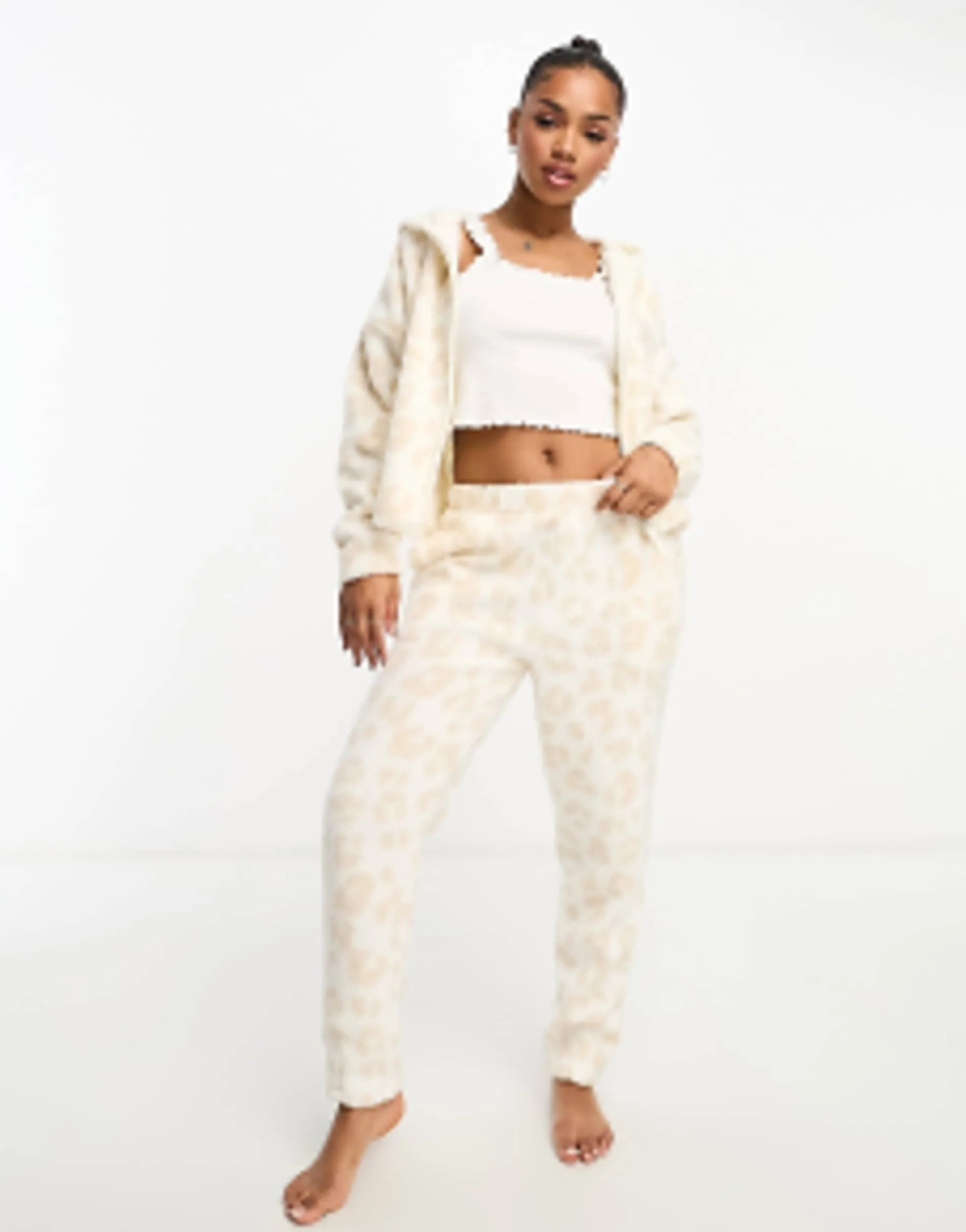 Design Lounge Co-Ord Animal Borg Set In Cream