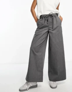 Design Petite Clean Pull On Wide Leg Trouser In