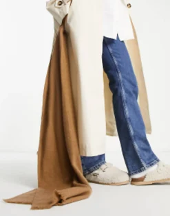 Design Raw Edge Scarf In
