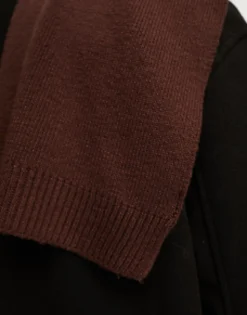 Design Standard Scarf In