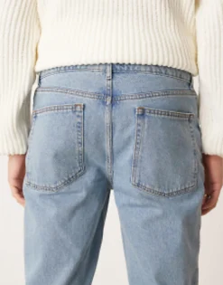 Design Straight Leg Jeans In