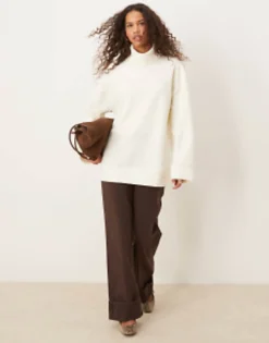 Design Super Soft In Winter White Jogger And Roll Neck