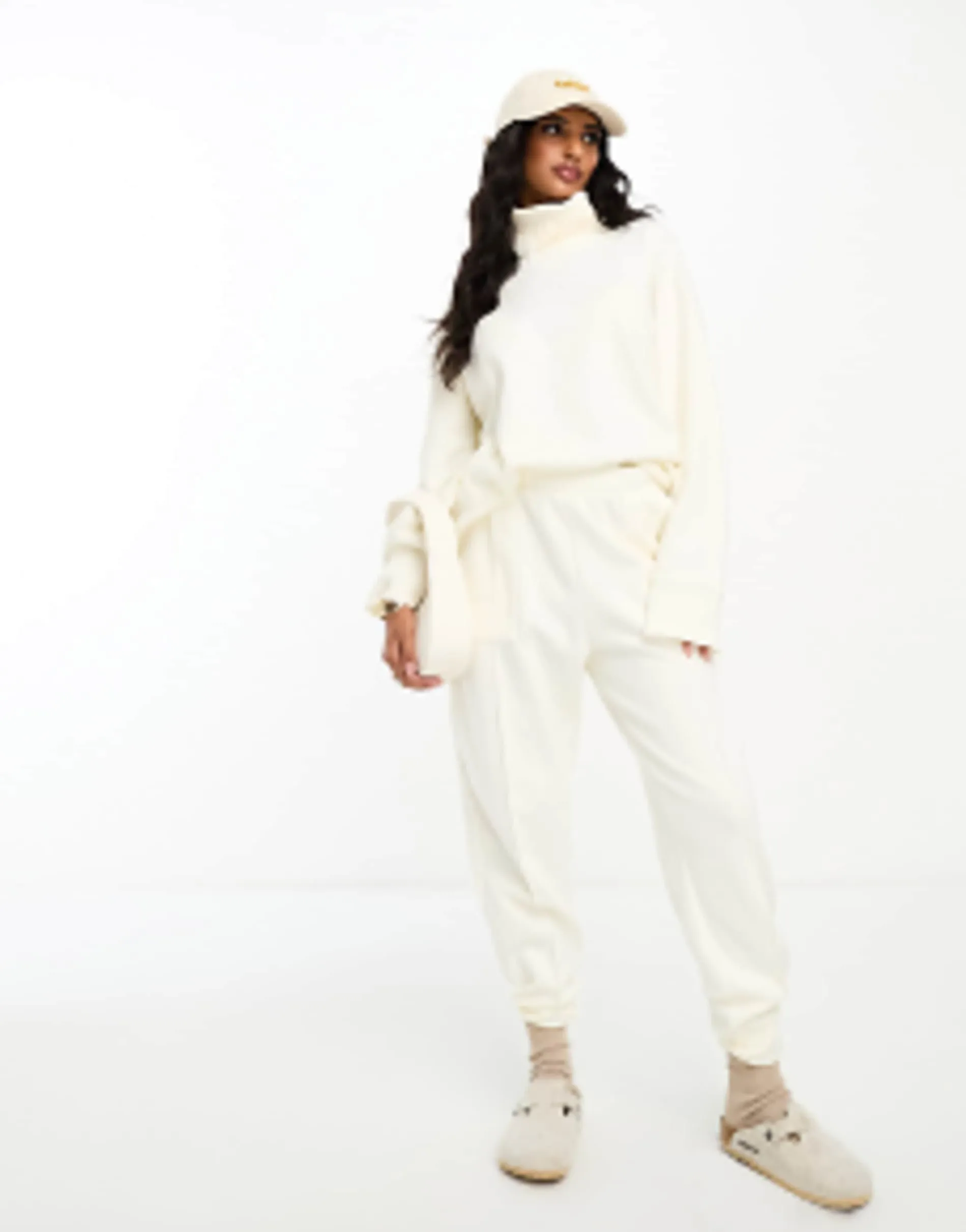 Design Super Soft In Winter White Jogger And Roll Neck