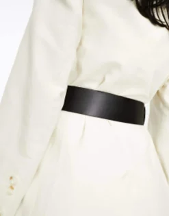 Design Wide Waist Belt With Decorative Buckle