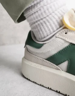 New Balance Ct302 Trainers In Green
