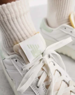 New Balance Ct302 Trainers In White & Green