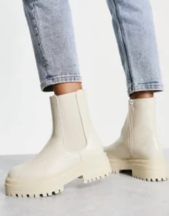 New Look Flat Chunky Chelsea Boot With Cleated Sole In Off