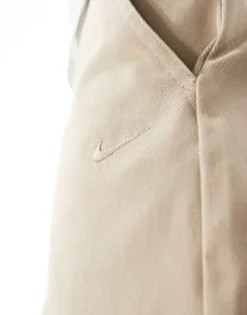 Nike Life Chino Pants In Green
