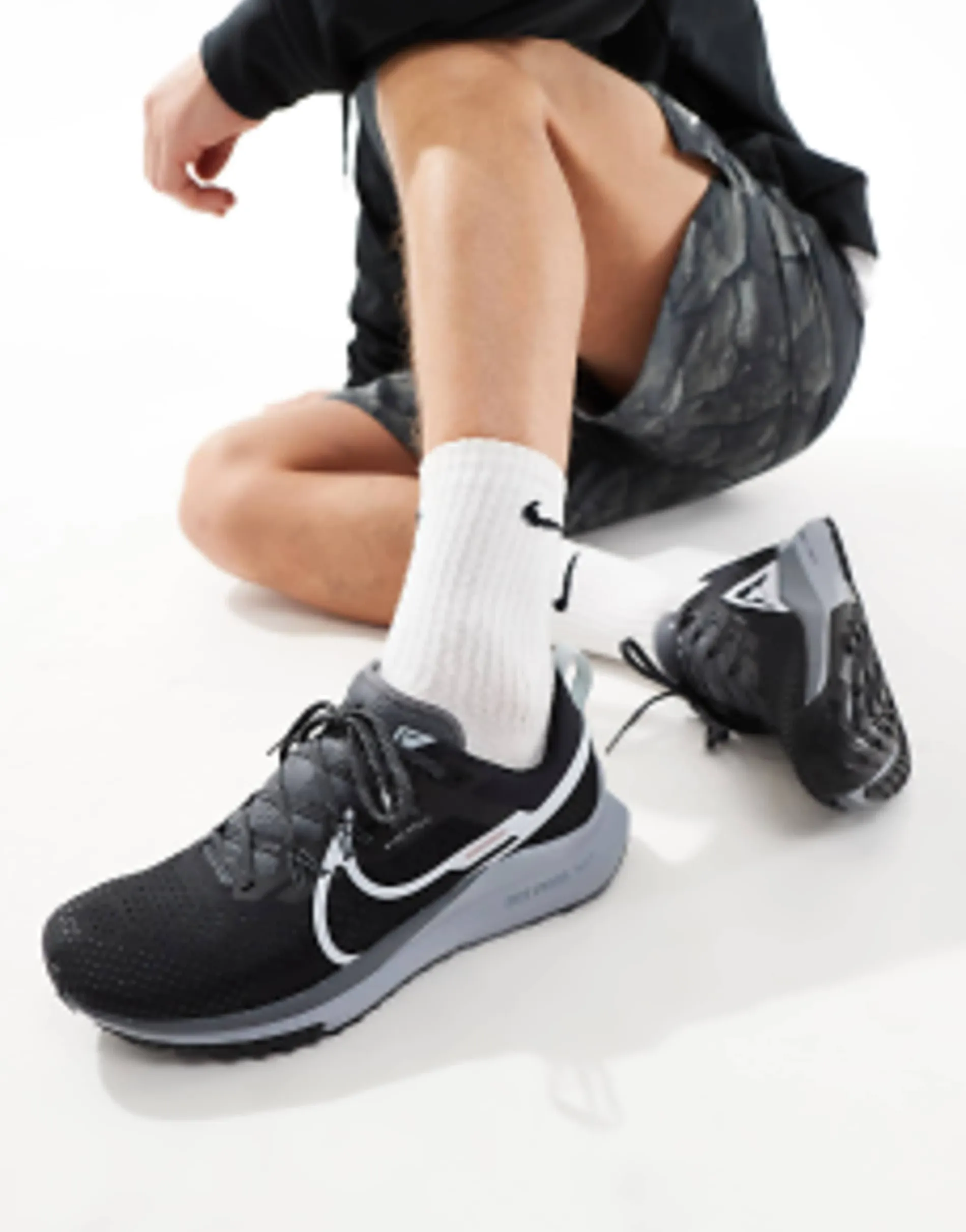 Nike Running Trail Pegasus 4 Trainers In And White