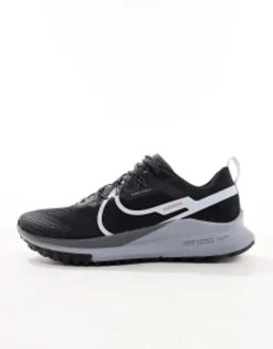 Nike Running Trail Pegasus 4 Trainers In And White