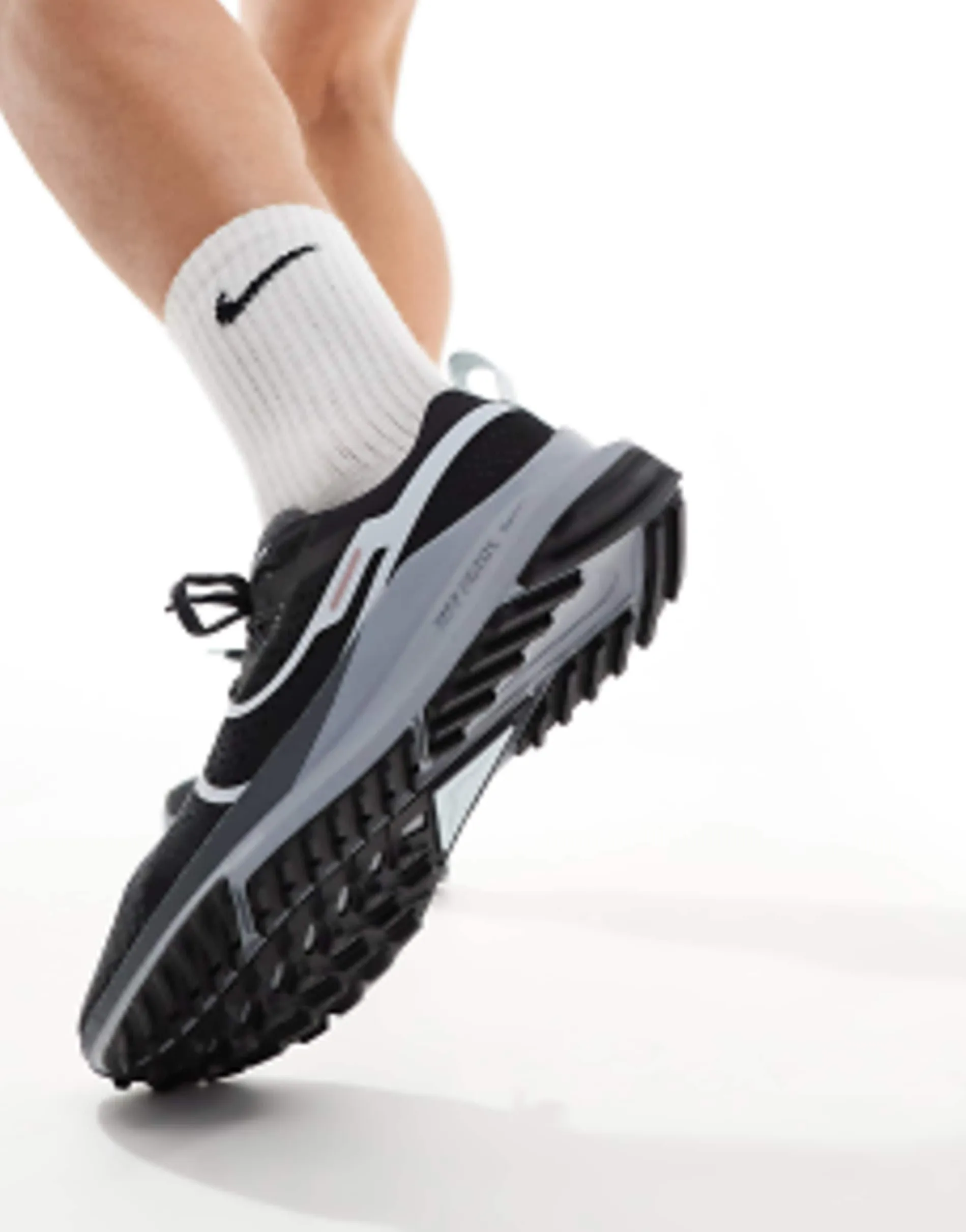 Nike Running Trail Pegasus 4 Trainers In And White