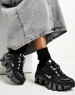 Nike Shox Tl Unisex Trainers In And Silver