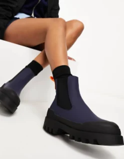 Only Chelsea Boot With Contrast Detail In