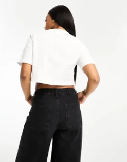 Pull&Bear 2 Pack Boxy Crop T-Shirt In White And