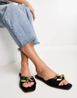 Stradivarius Buckle Detail Sandal In