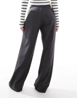 Stradivarius Tailored Pull On Trouser In